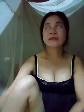 Snapshot of meomeo-baby chatting on 10-04-25, 04:08 meomeo-baby online show from 10-04-25, 04:08