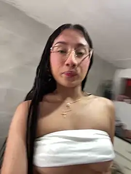 Snapshot of Angela_rodriguez chatting on 10-11-25, 04:30 Angela rodriguez online show from 10-11-25, 04:30