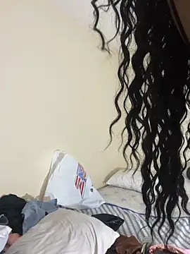 RobertaxGutierrez online show from 11-17-25, 01:09