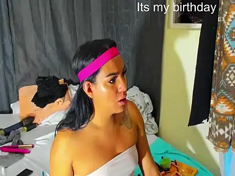 RobertaxGutierrez online show from 12-21-25, 12:24