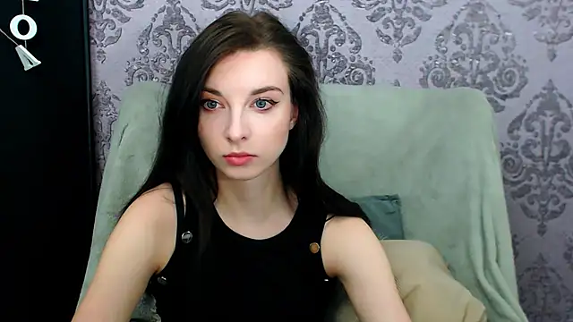 DominantLuna online show from 05-04-26, 07:17