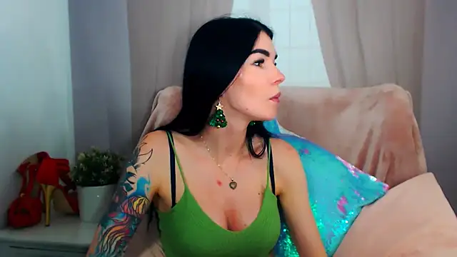 Snapshot of SofiiaBeauty chatting on 12-16-25, 08:24 SofiiaBeauty online show from 12-16-25, 08:24