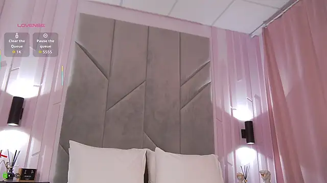 Snapshot of AnnaNoir chatting on 04-17-26, 01:41 AnnaNoir online show from 04-17-26, 01:41