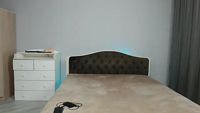 KaiChicken online show from 12-21-25, 12:07