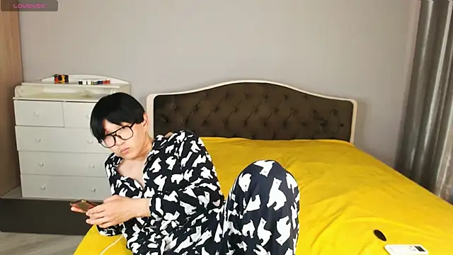 KaiChicken online show from 05-12-26, 03:29