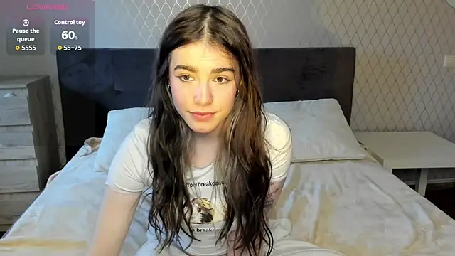 Snapshot of ShellyMoon_ chatting on 09-29-25, 01:17 ShellyMoon  online show from 09-29-25, 01:17