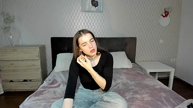 Snapshot of ShellyMoon_ chatting on 10-24-25, 12:48 ShellyMoon  online show from 10-24-25, 12:48