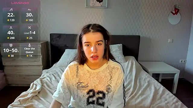 Snapshot of ShellyMoon_ chatting on 10-06-25, 12:39 ShellyMoon  online show from 10-06-25, 12:39