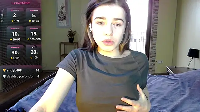 Snapshot of ShellyMoon_ chatting on 10-09-25, 02:17 ShellyMoon  online show from 10-09-25, 02:17