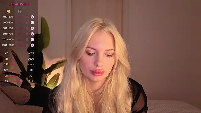 SweetCherryBlonde online show from 10-09-25, 08:37