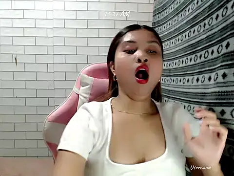 Snapshot of pinay_old_lover chatting on 10-15-25, 03:38 pinay old lover online show from 10-15-25, 03:38