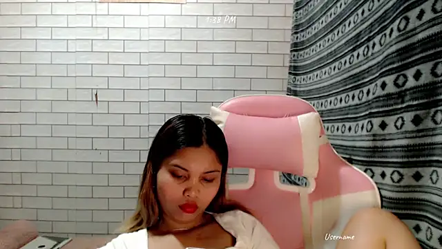 Snapshot of pinay_old_lover chatting on 10-16-25, 05:38 pinay old lover online show from 10-16-25, 05:38