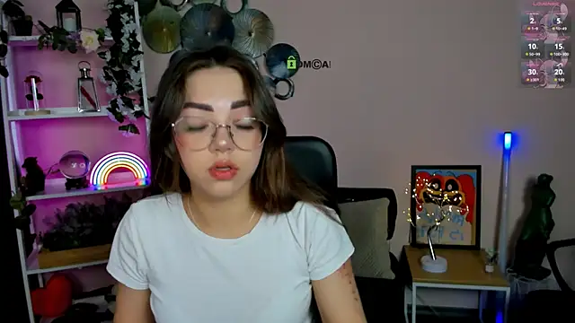 Snapshot of lina_fox12 chatting on 04-18-26, 11:01 lina fox12 online show from 04-18-26, 11:01