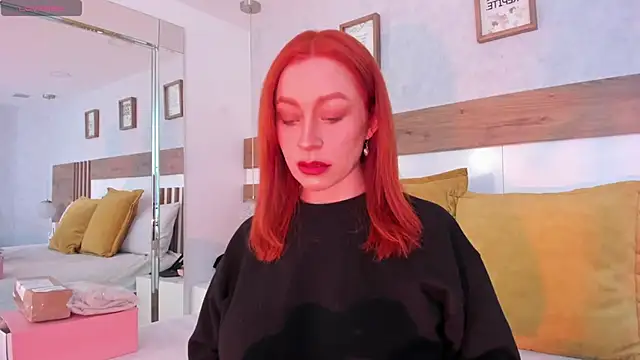 LucianaWainN online show from 11-18-25, 02:20