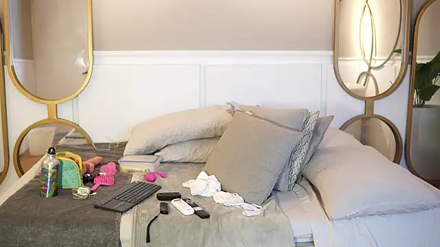 Roxy Vega online show from 10-07-25, 12:06