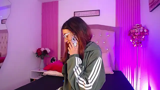 MarinetteLux online show from 03-10-26, 05:28