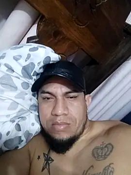 Snapshot of fayola20 chatting on 10-13-25, 01:18 fayola20 online show from 10-13-25, 01:18