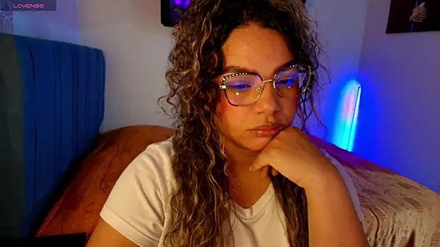 scarlet queen   online show from 10-30-25, 02:32