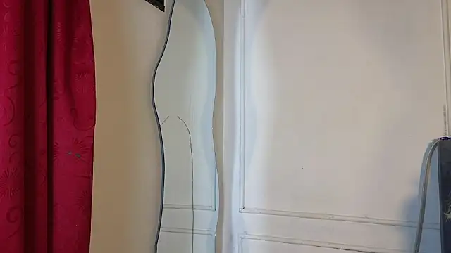 luxuryheaven 8 online show from 10-31-25, 05:15