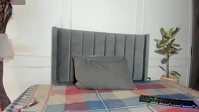 luxuryheaven 8 online show from 12-17-25, 09:20