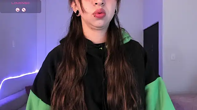 Scarlett  Cooper   online show from 10-28-25, 12:15