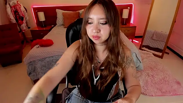Scarlett  Cooper   online show from 10-18-25, 12:18