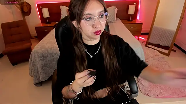 Scarlett  Cooper   online show from 10-19-25, 12:19