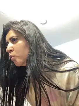 Snapshot of saraaa__ chatting on 10-12-25, 12:23 saraaa online show from 10-12-25, 12:23