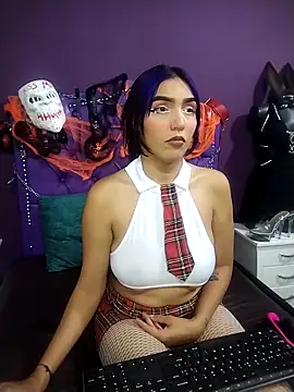 Sophie-dbs online show from 10-31-25, 04:58