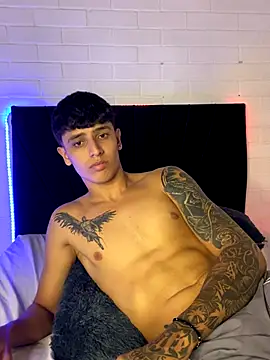 Snapshot of Liam_Brookss chatting on 11-11-25, 04:18 Liam Brookss online show from 11-11-25, 04:18