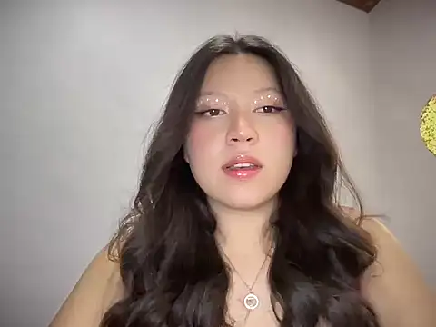 Snapshot of Rachel_James__ chatting on 10-31-25, 04:09 Rachel James   online show from 10-31-25, 04:09