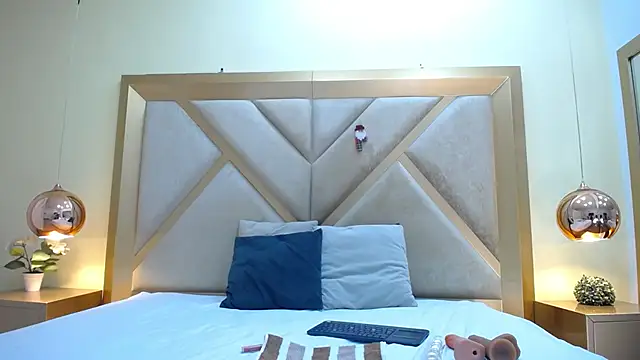 Megan Siner online show from 12-18-25, 12:53