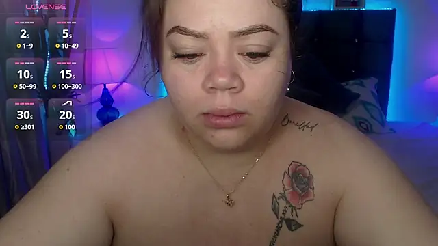 Snapshot of Michellx_hot2 chatting on 12-23-25, 10:36 Michellx hot2 online show from 12-23-25, 10:36