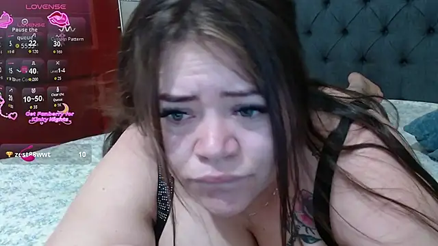 Snapshot of Michellx_hot2 chatting on 11-23-25, 10:53 Michellx hot2 online show from 11-23-25, 10:53