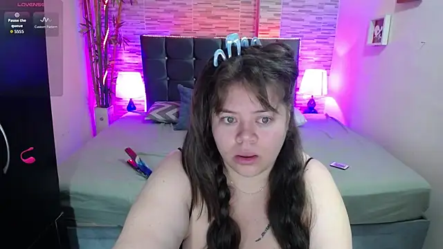 Snapshot of Michellx_hot2 chatting on 02-06-26, 03:08 Michellx hot2 online show from 02-06-26, 03:08