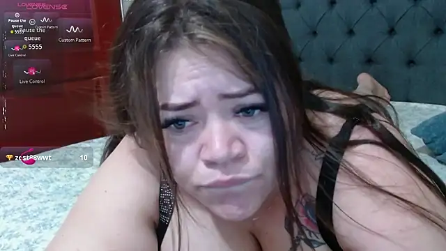 Snapshot of Michellx_hot2 chatting on 10-30-25, 02:47 Michellx hot2 online show from 10-30-25, 02:47