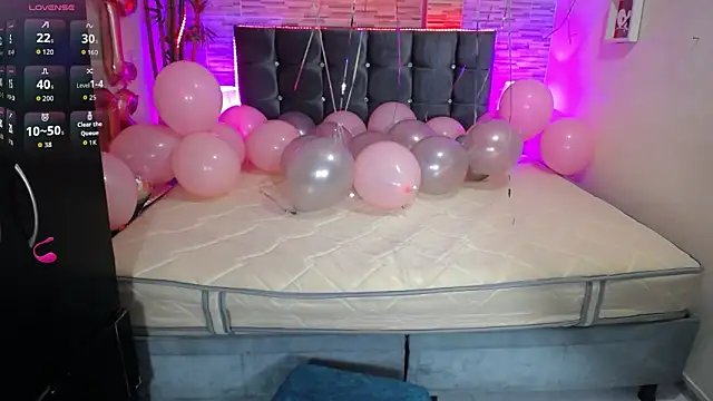 Snapshot of Michellx_hot2 chatting on 02-17-26, 04:43 Michellx hot2 online show from 02-17-26, 04:43