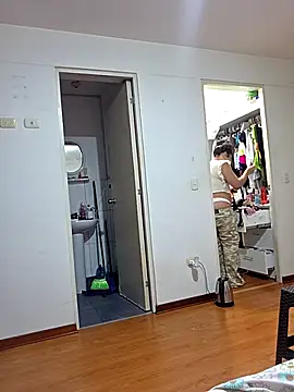 Khloekiss online show from 10-21-25, 11:37