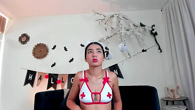 cloe taylor   online show from 10-28-25, 05:18