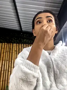 cloe taylor   online show from 11-02-25, 03:44