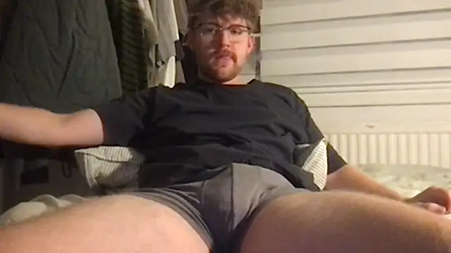 Snapshot of Angus80085 chatting on 10-22-25, 05:45 Angus80085 online show from 10-22-25, 05:45