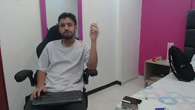 Juan FelipeX01 online show from 10-28-25, 05:23