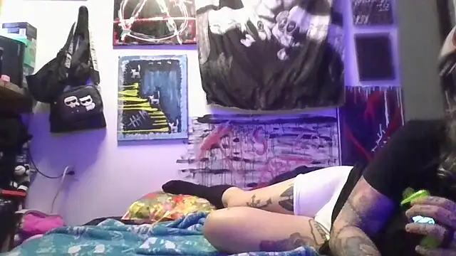 inkdhollow1 online show from 04-02-26, 06:31