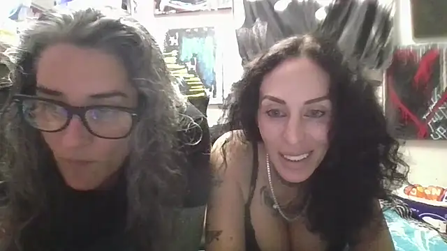 inkdhollow1 online show from 04-18-26, 02:25