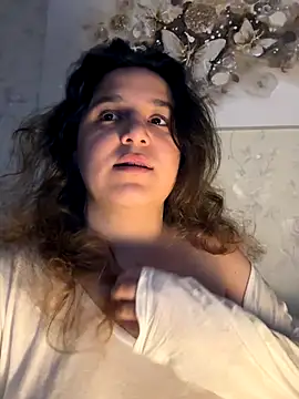 Snapshot of Luisaa_rosee chatting on 10-10-25, 03:46 Luisaa rosee online show from 10-10-25, 03:46