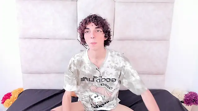 Scaarlett 22  online show from 10-18-25, 05:59