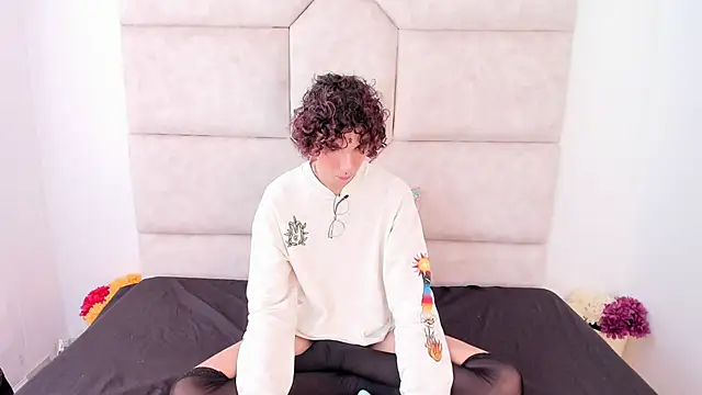 Scaarlett 22  online show from 10-19-25, 05:26