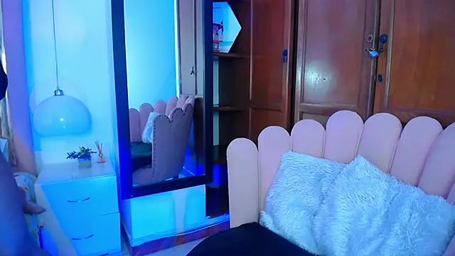 Snapshot of Amara_Martell chatting on 10-10-25, 12:50 Amara Martell online show from 10-10-25, 12:50