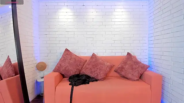 VenusCooper online show from 11-06-25, 07:40