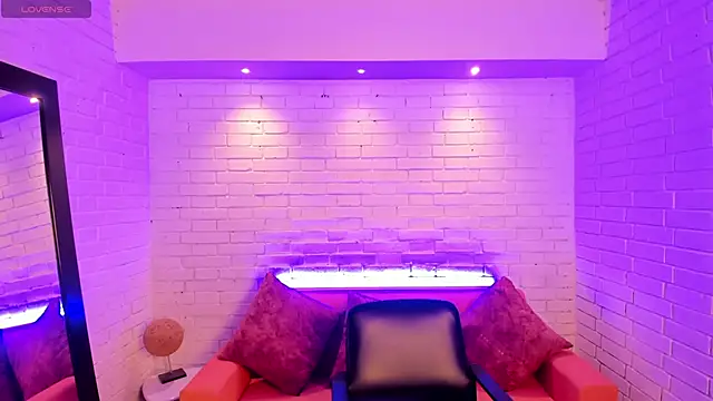 VenusCooper online show from 11-04-25, 07:28